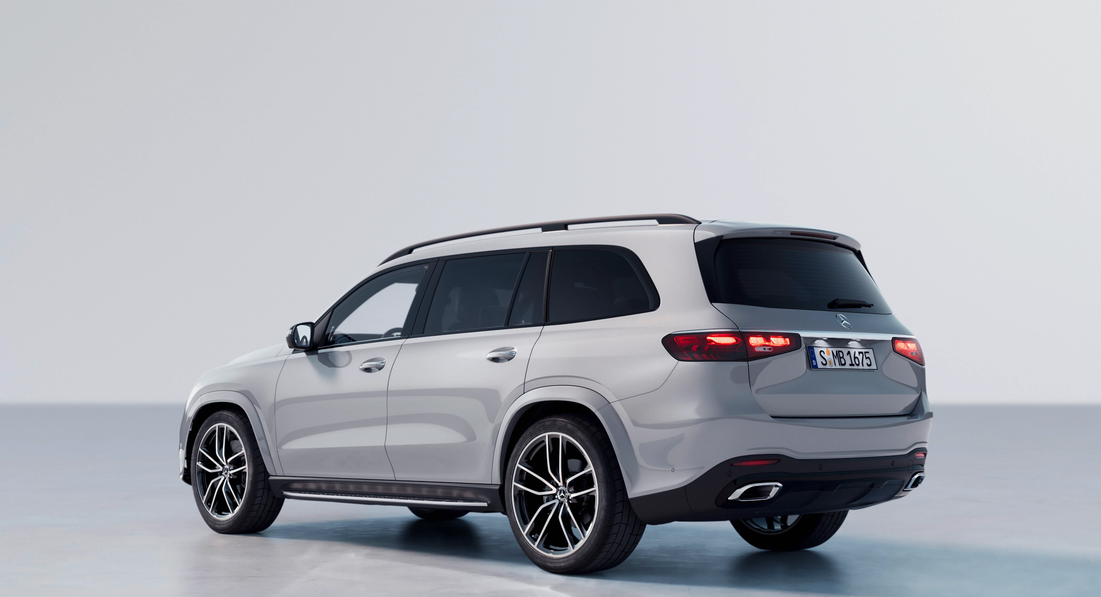Rear Right Three-Quarter View (Studio)