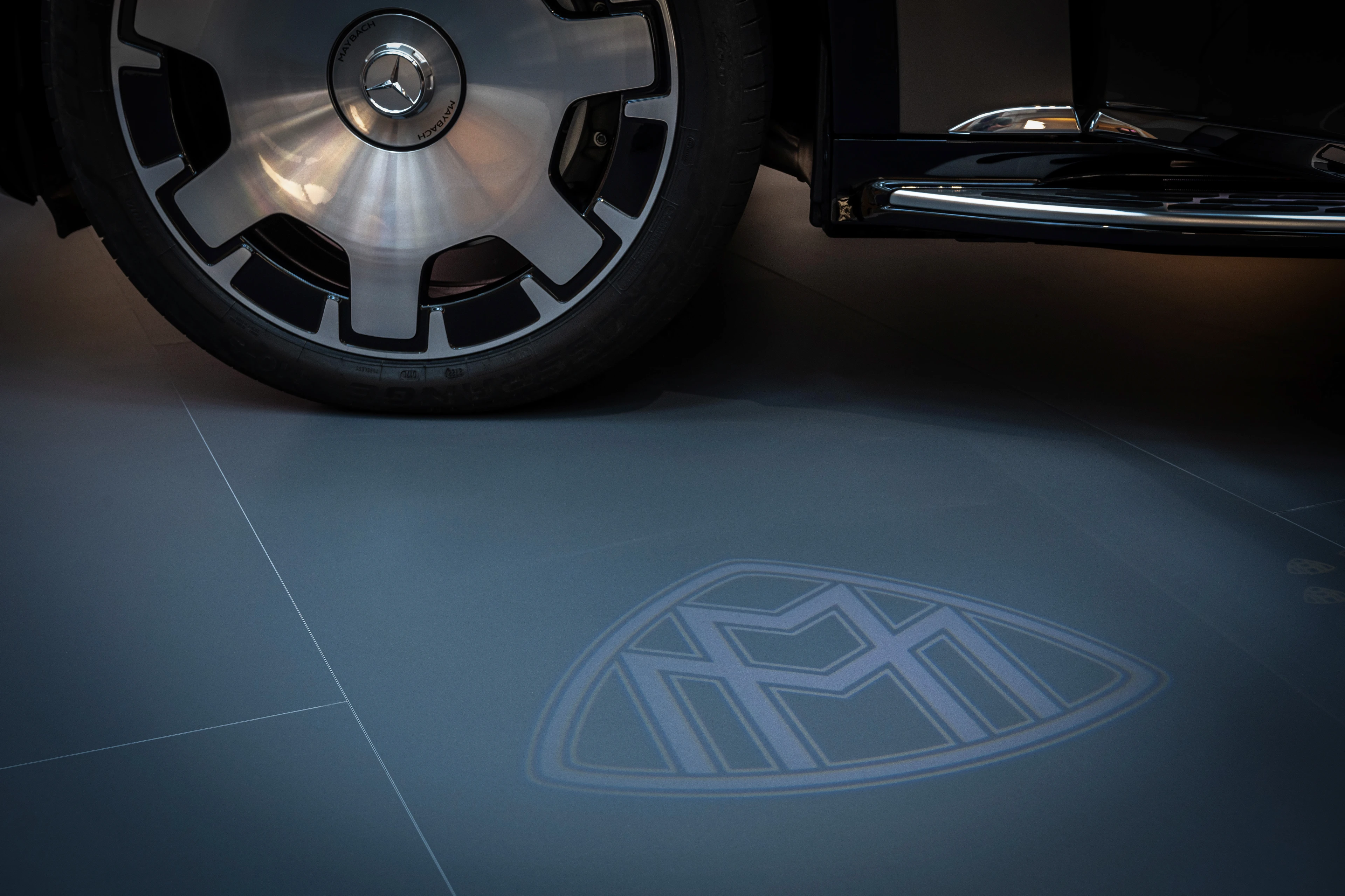 Maybach Emblem Puddle Lamp