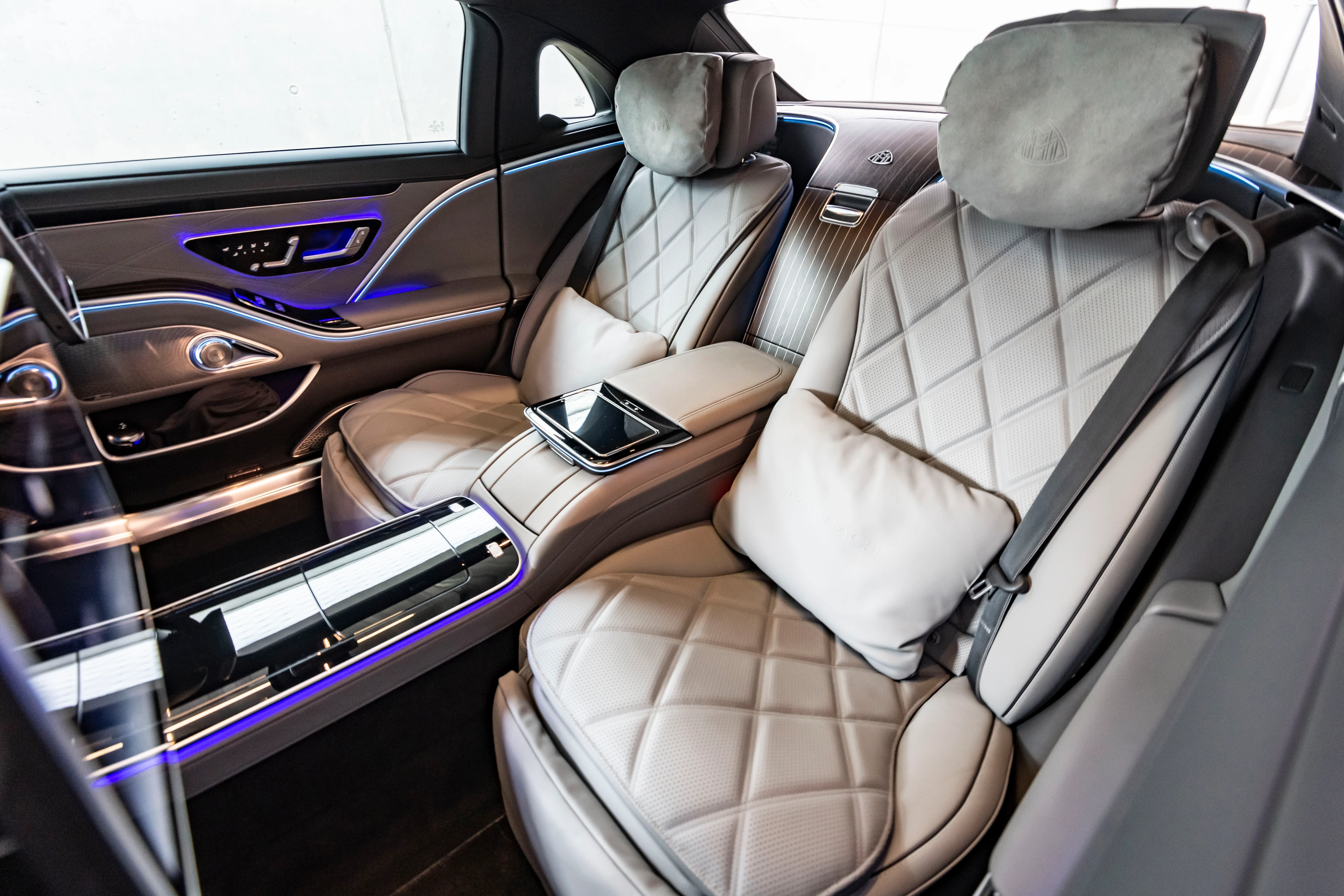 Rear Executive Seat (Side View)
