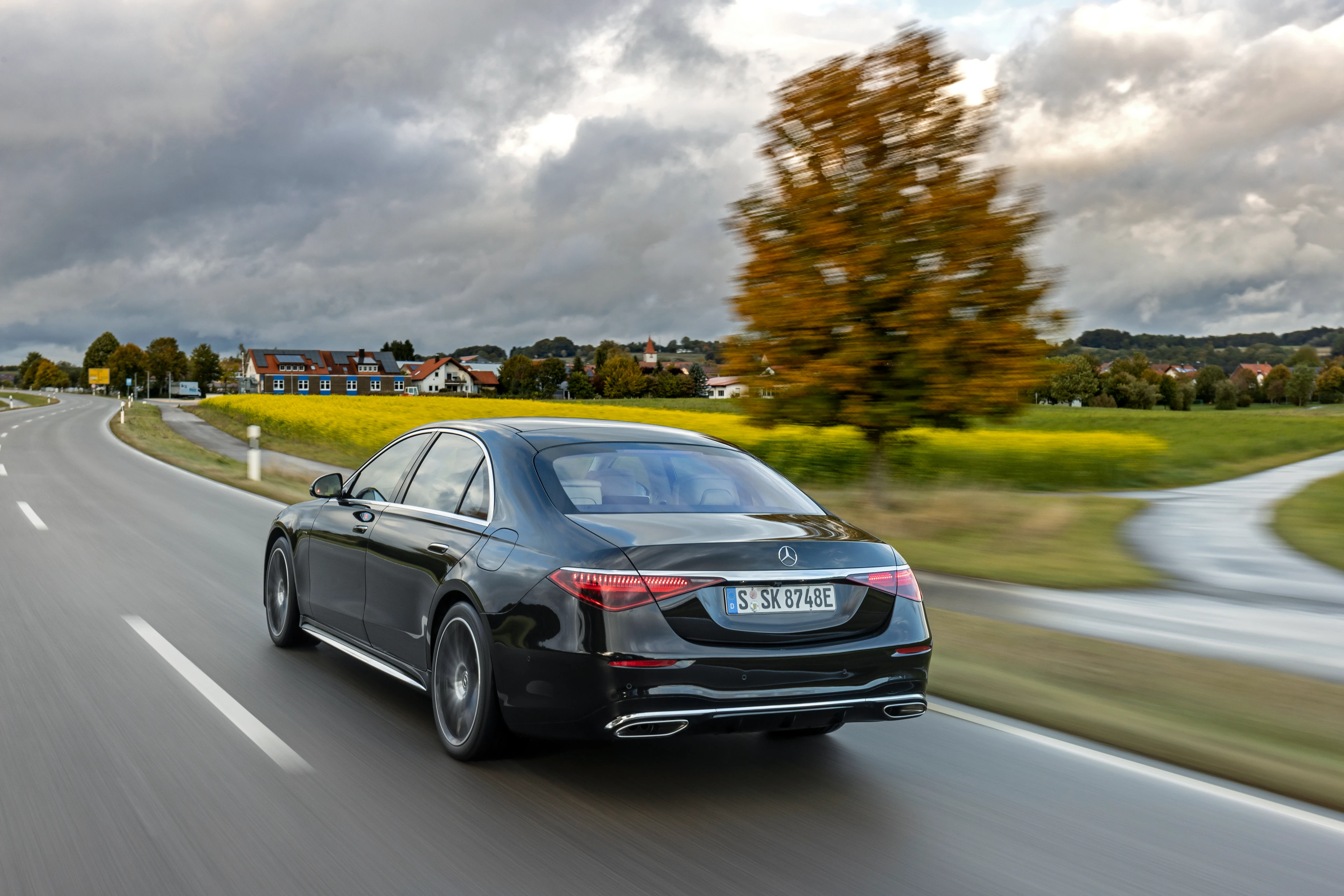 Rear Left Three-Quarter View (Driving)