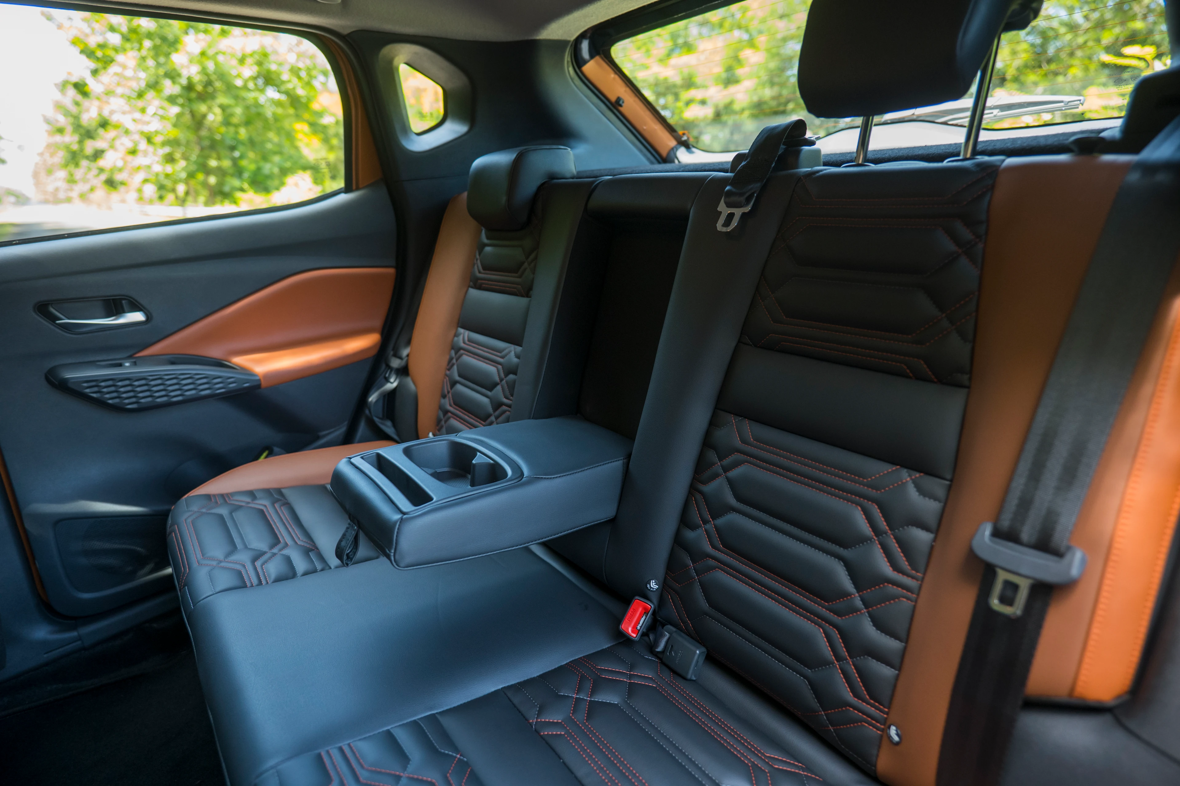 Rear Seats with Armrest