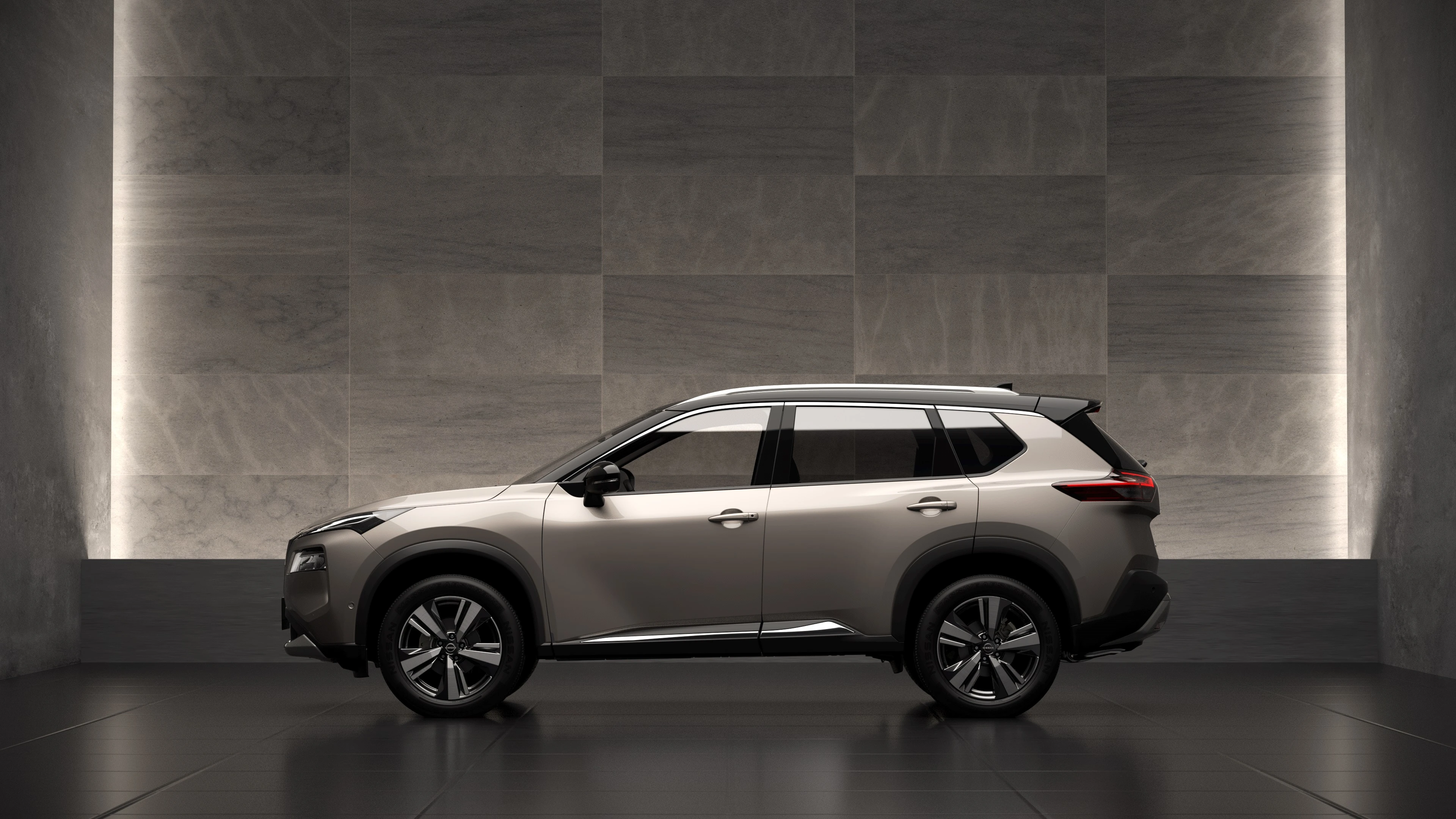Nissan X-Trail — Left Side View