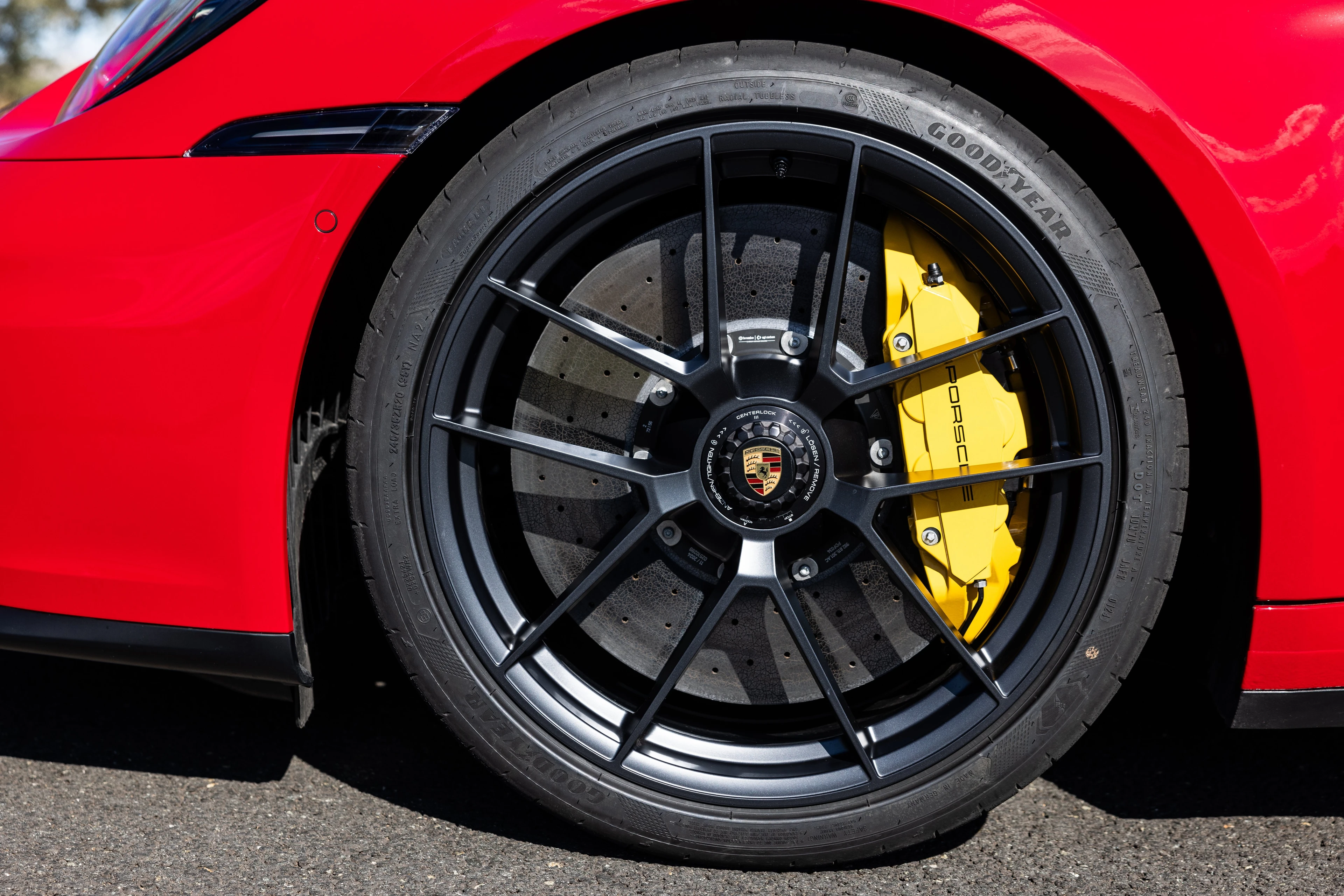 Alloy Wheel and Brakes (Carrera 4 GTS)