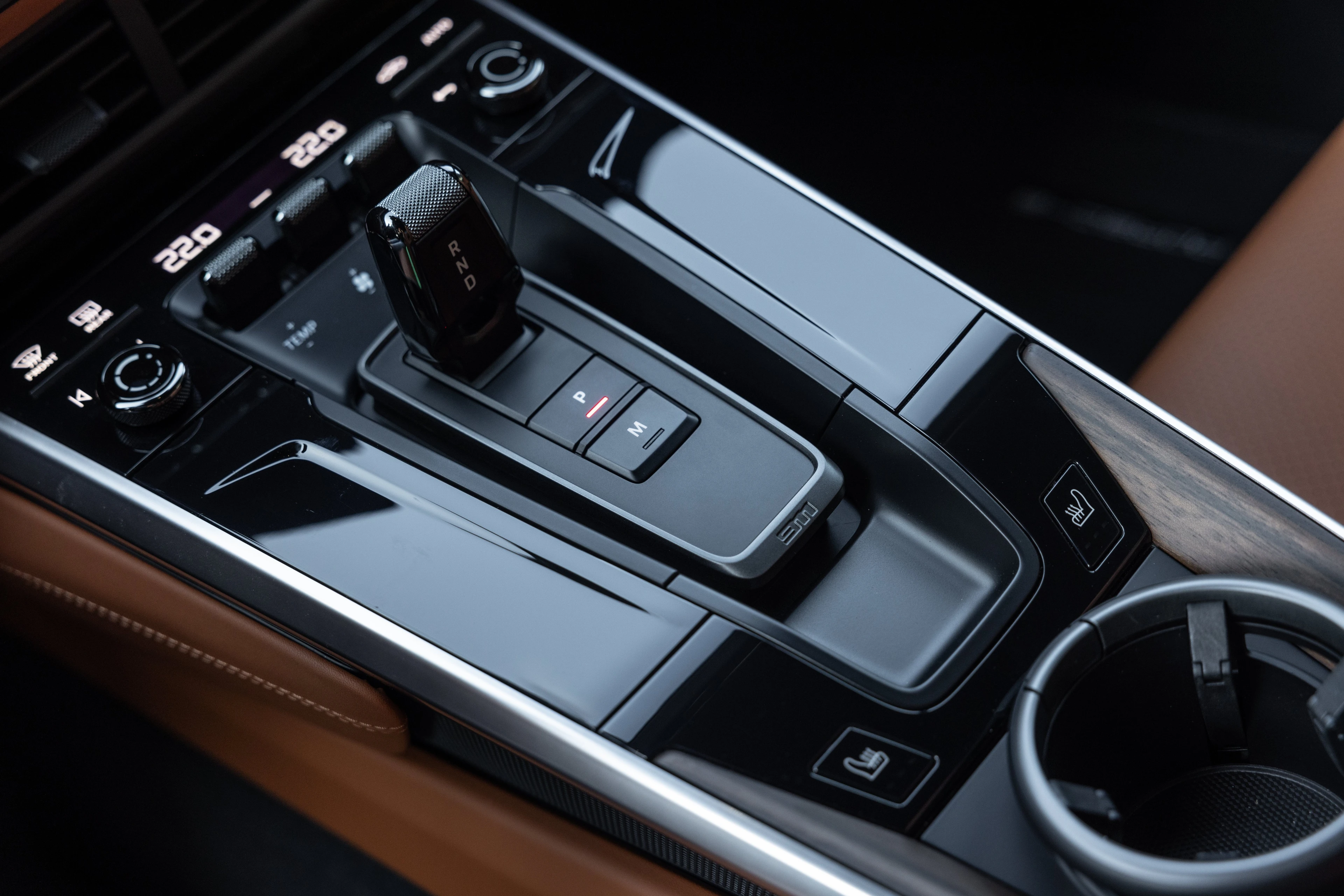 Centre Console and Gear Selector