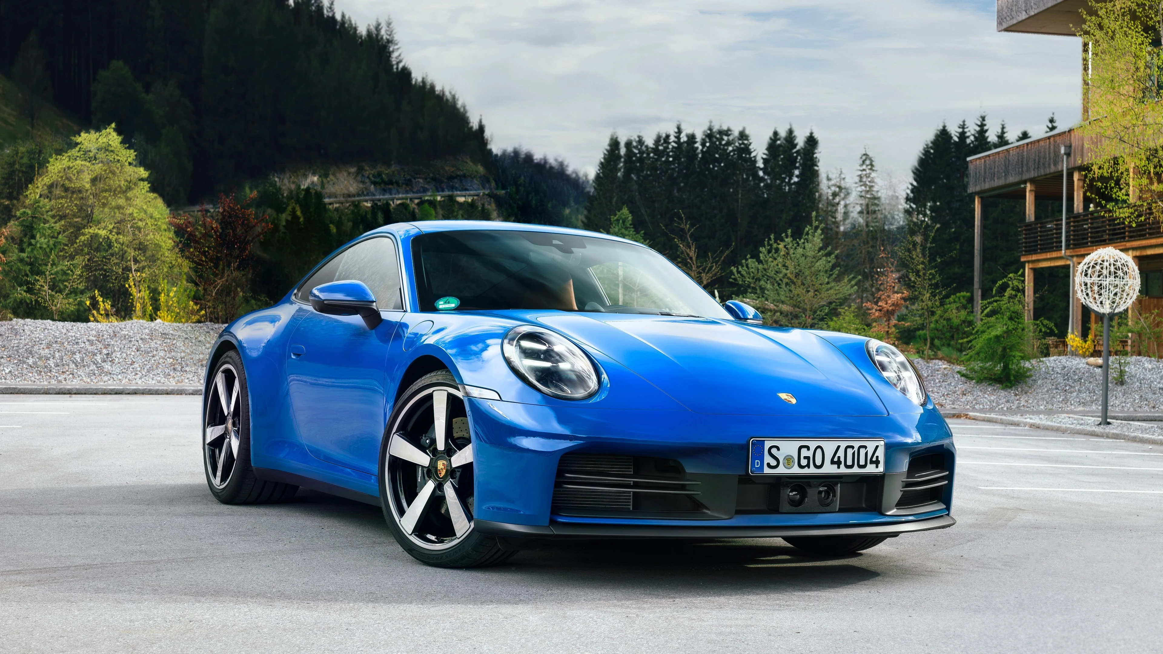 Front Three-Quarter (911 Carrera)