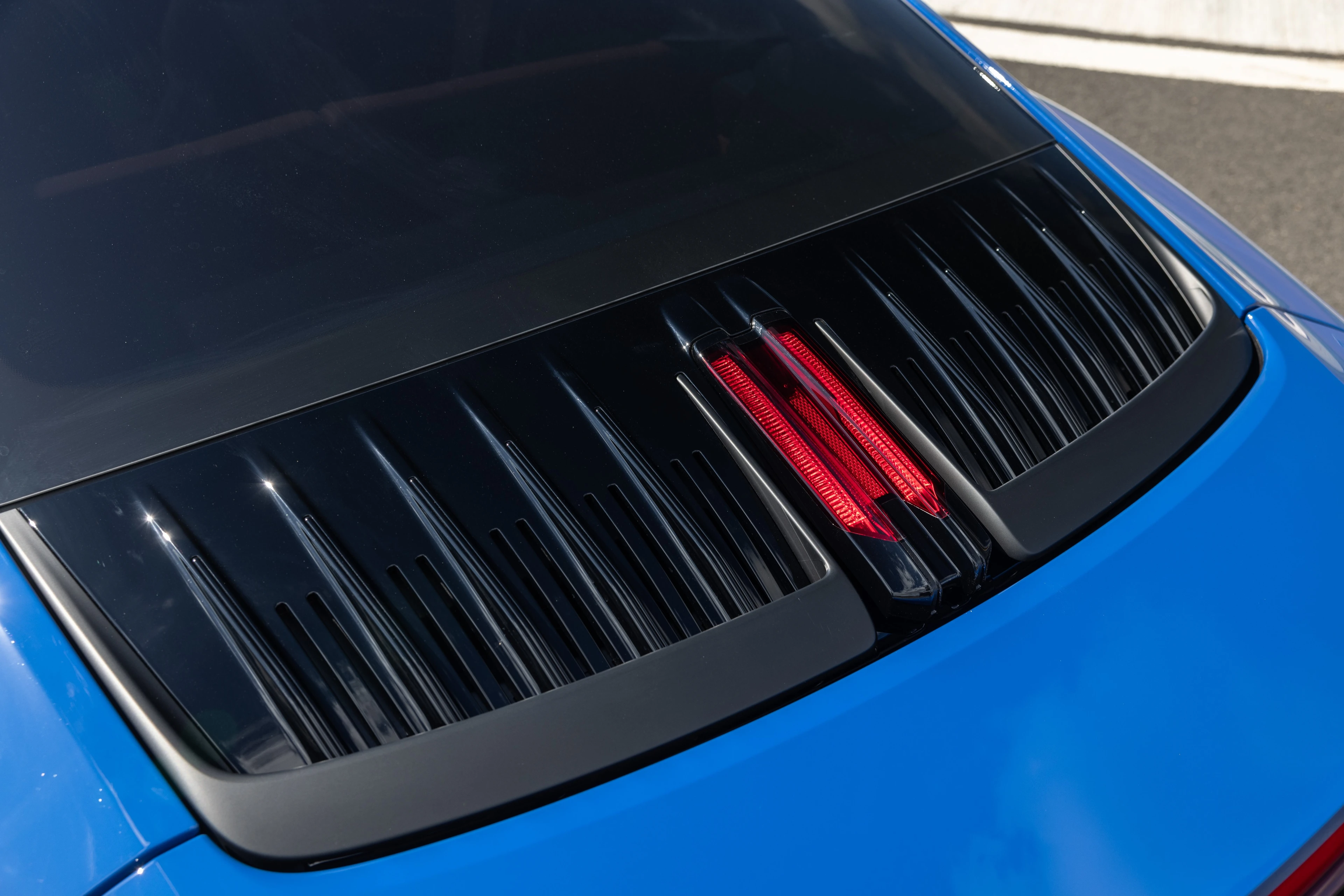 Rear Lid Grille and Third Brake Light