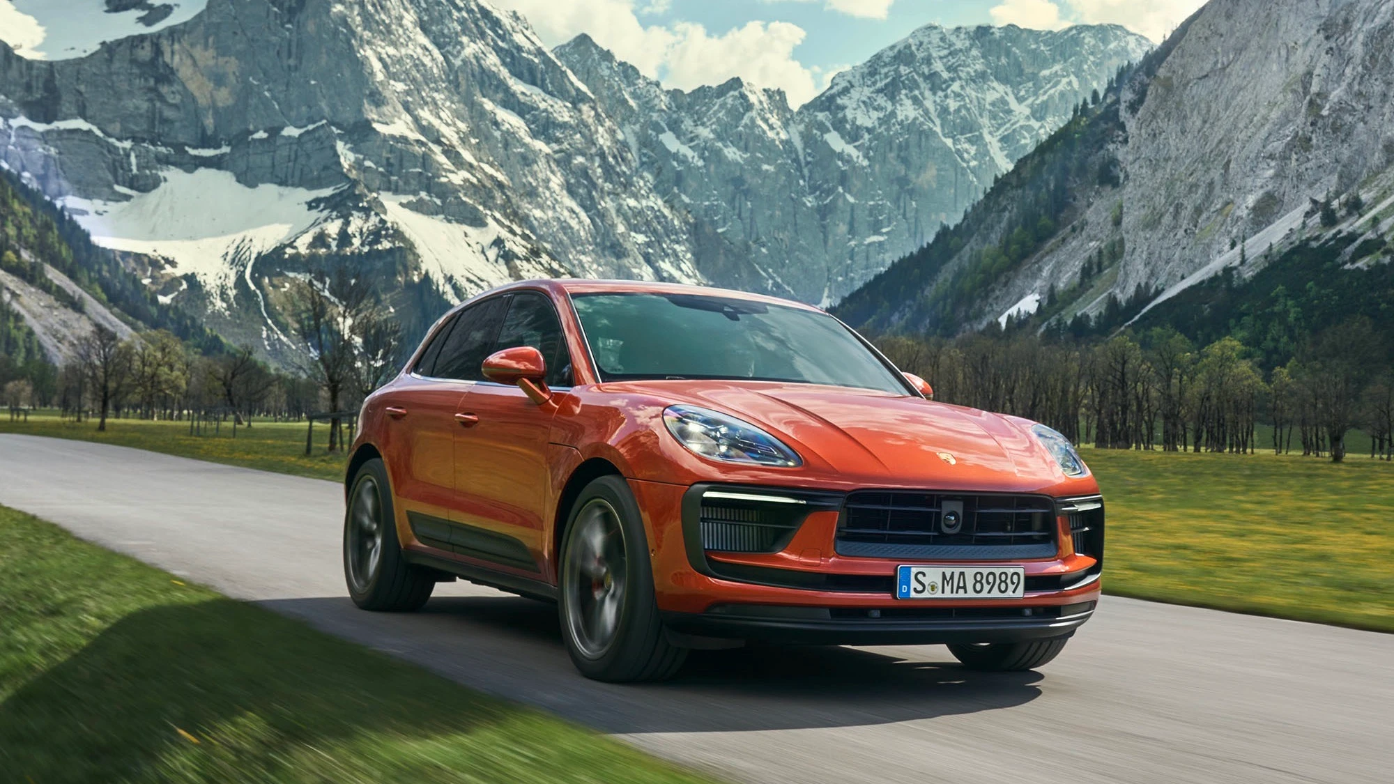 Driving: Front Three-Quarter (Alps, Macan S)