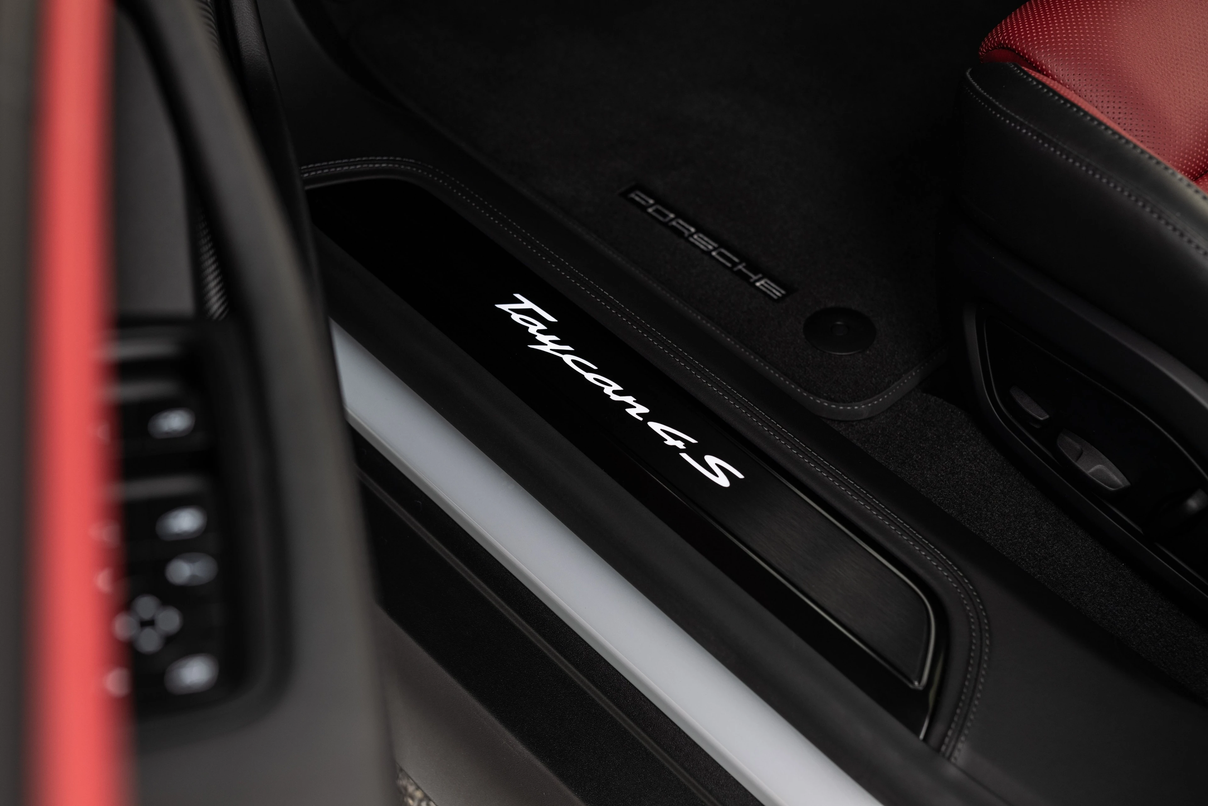 Illuminated Door Sill (Taycan 4S)