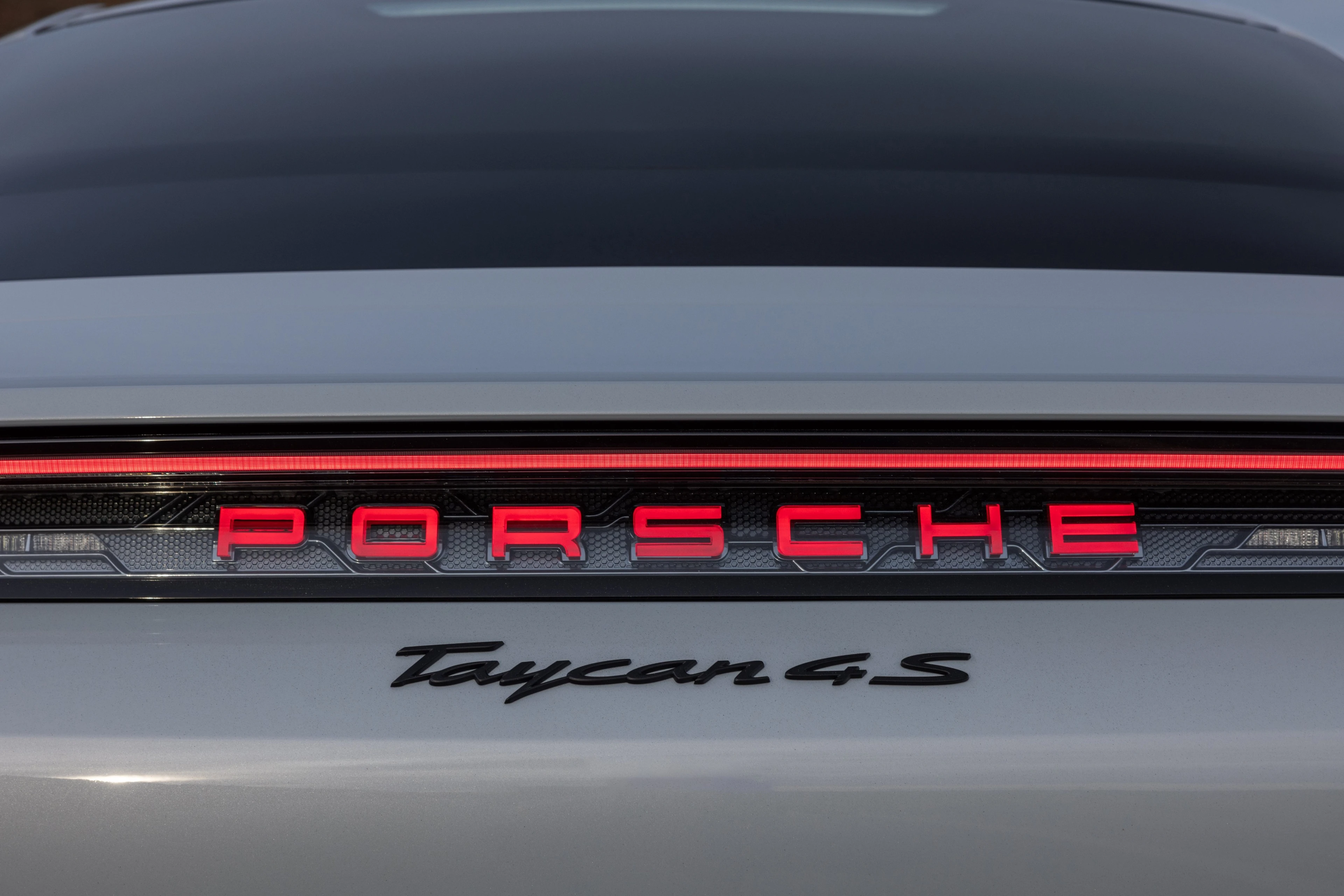 Light Bar and Taycan 4S Lettering