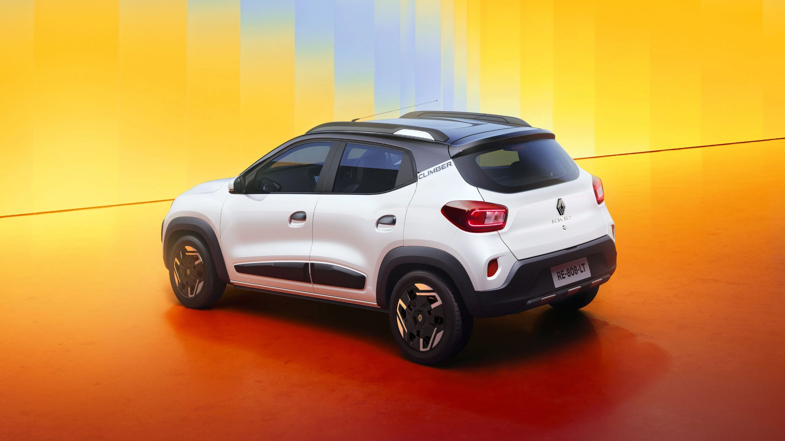 Ice Cool White: Rear Left Three-Quarter View