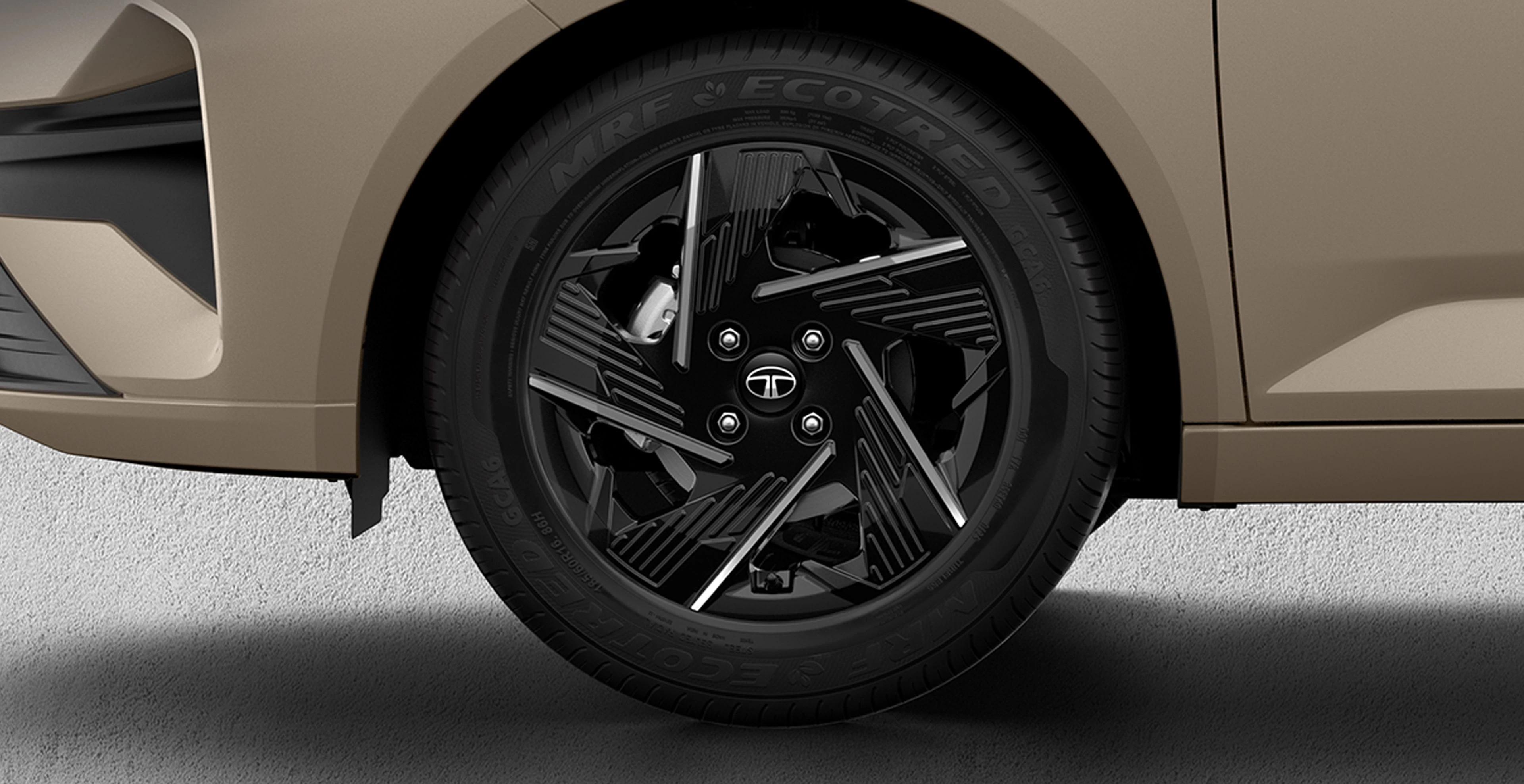 R16 Alloy Wheel