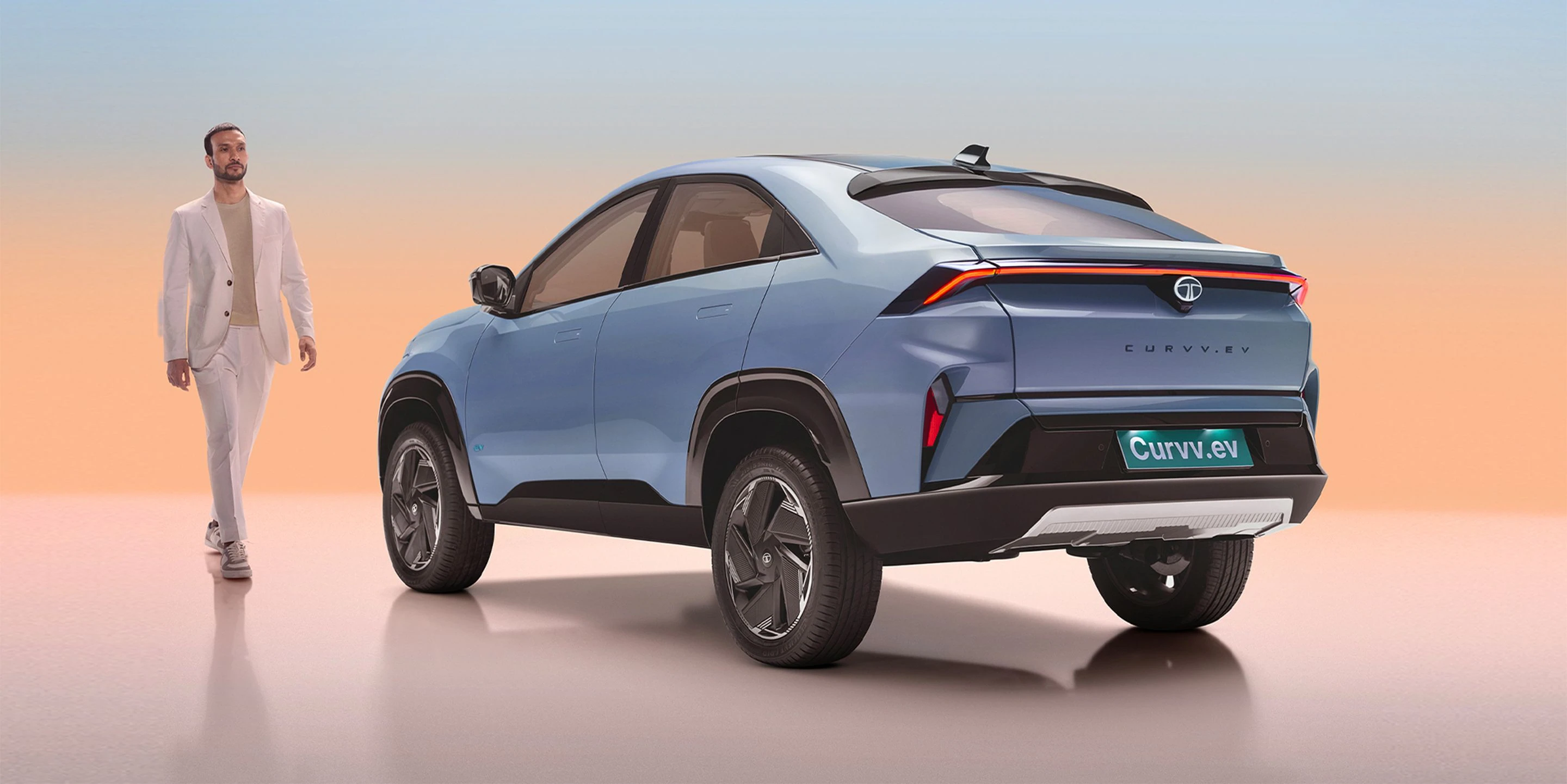 Rear Three-Quarter (Reveal)