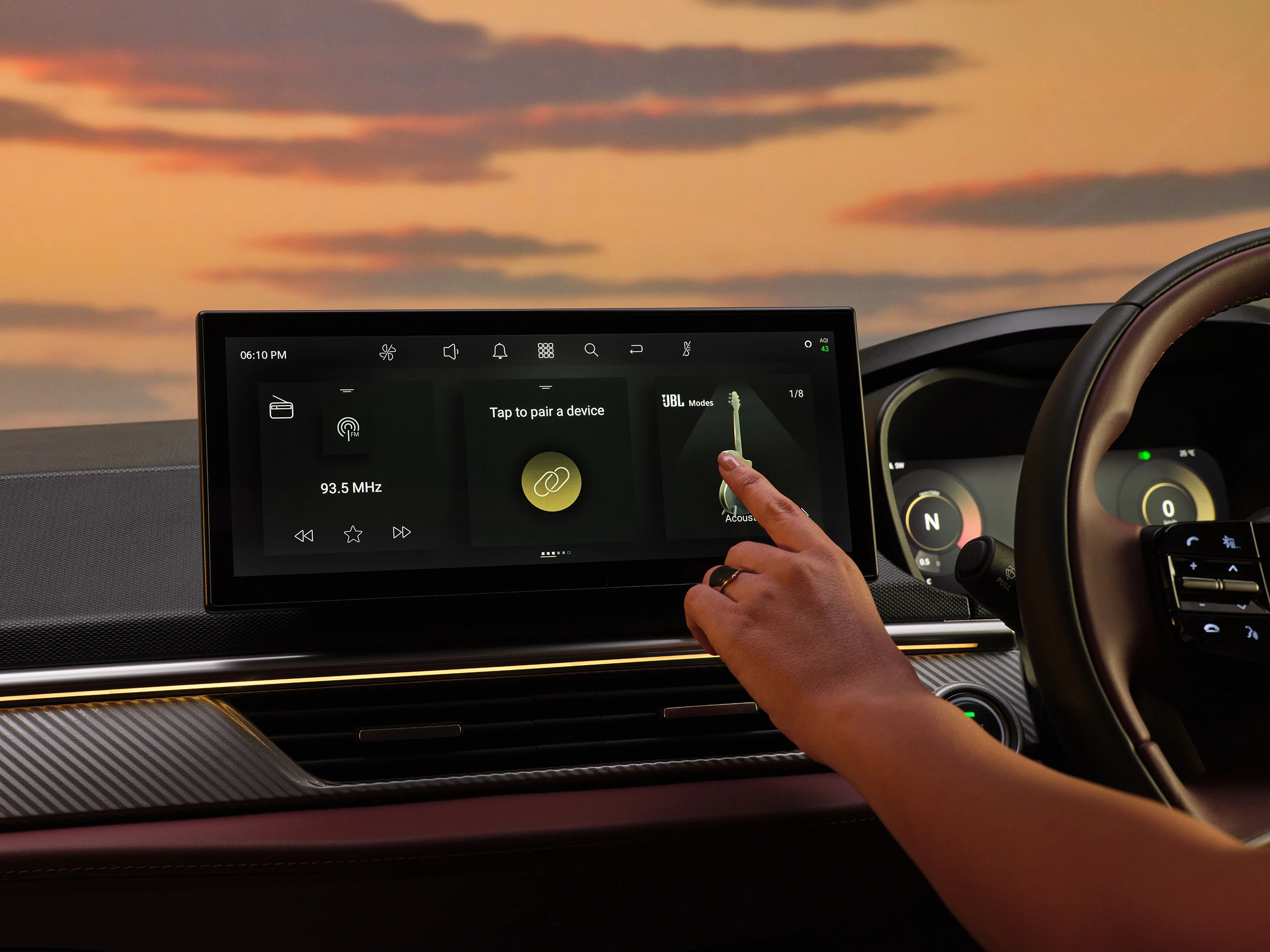 12.3-inch Harman Touchscreen