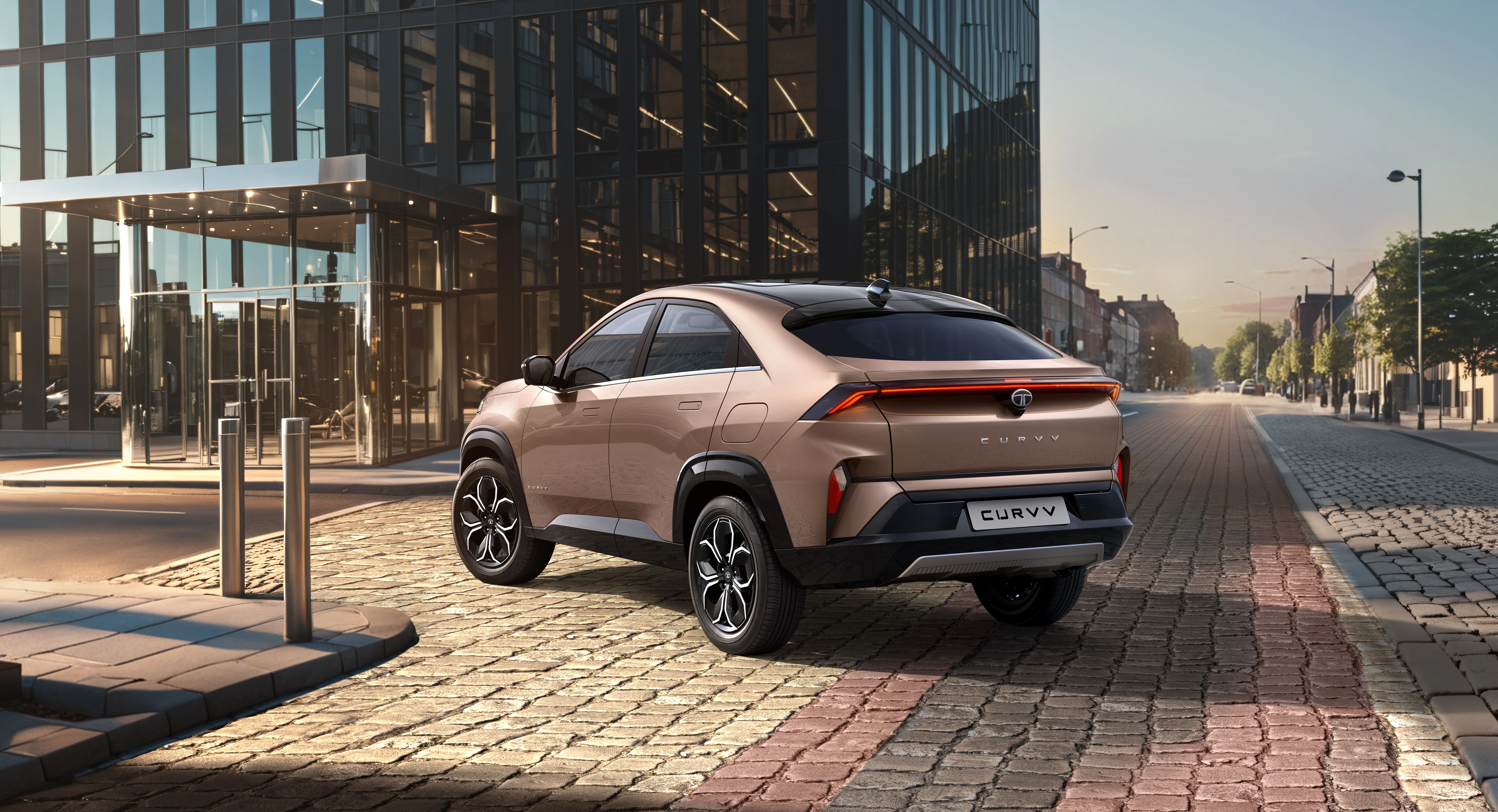 Rear Three-Quarter (Street)