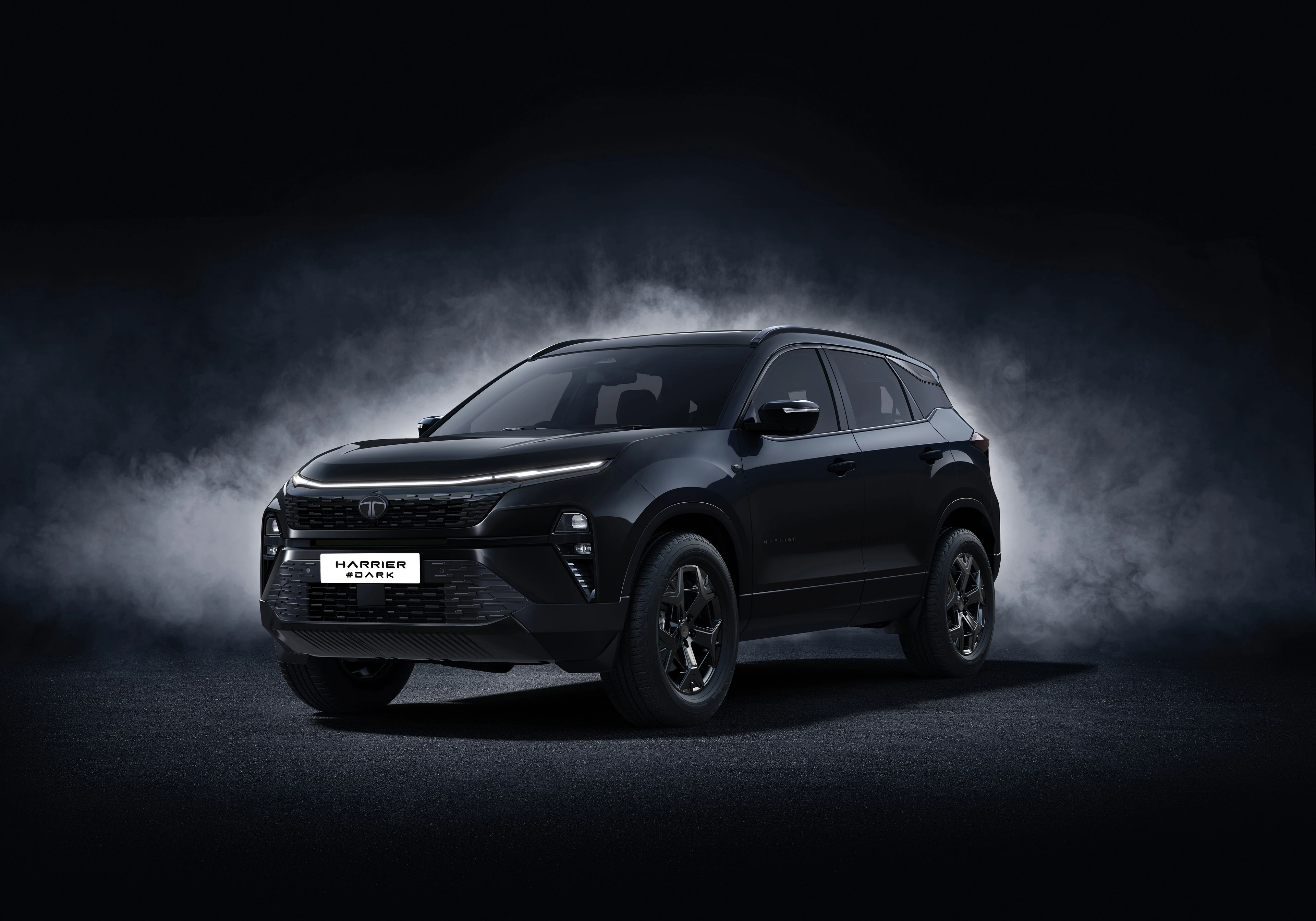 Harrier #Dark: Front Three-Quarter