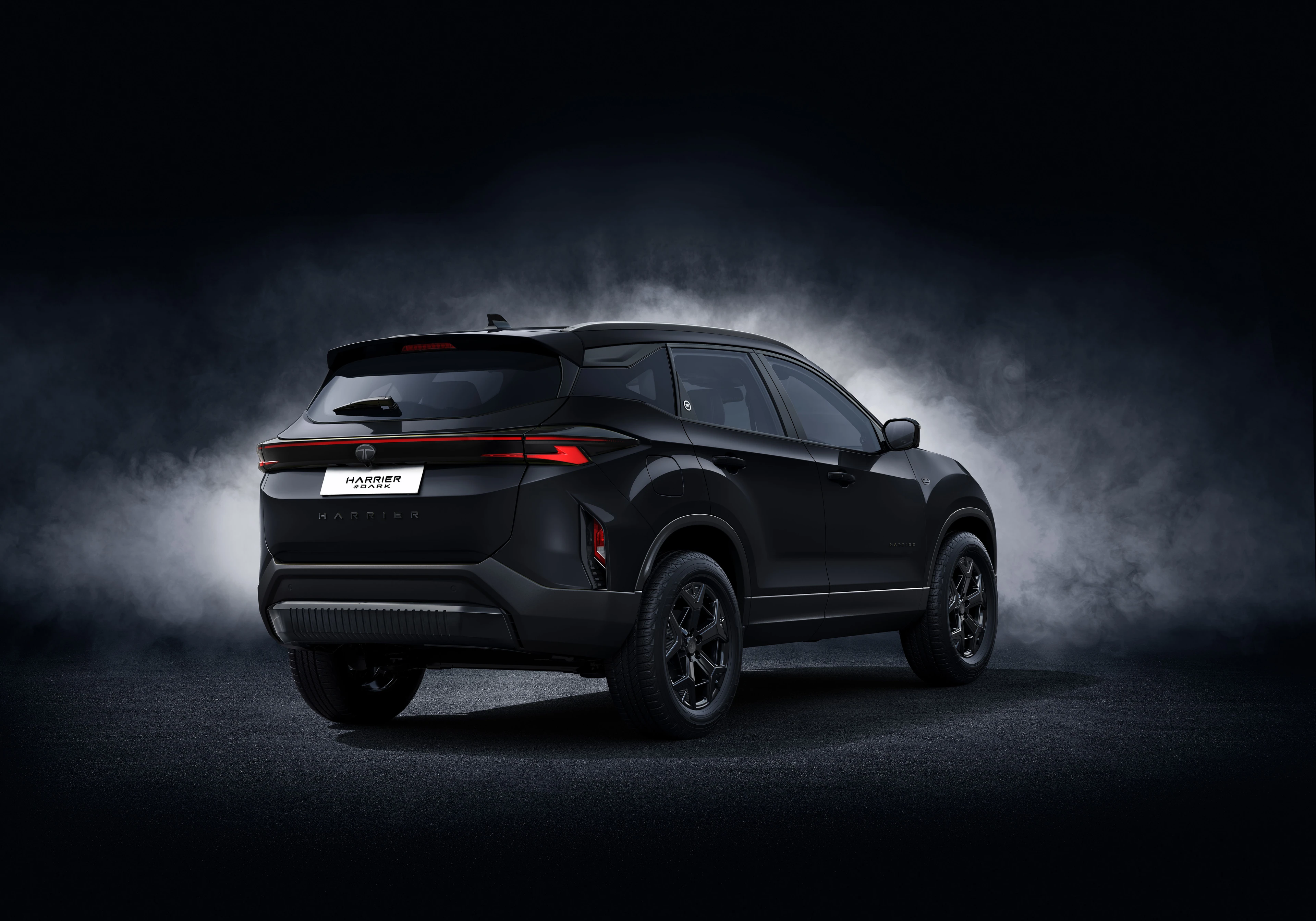 Harrier #Dark: Rear Three-Quarter