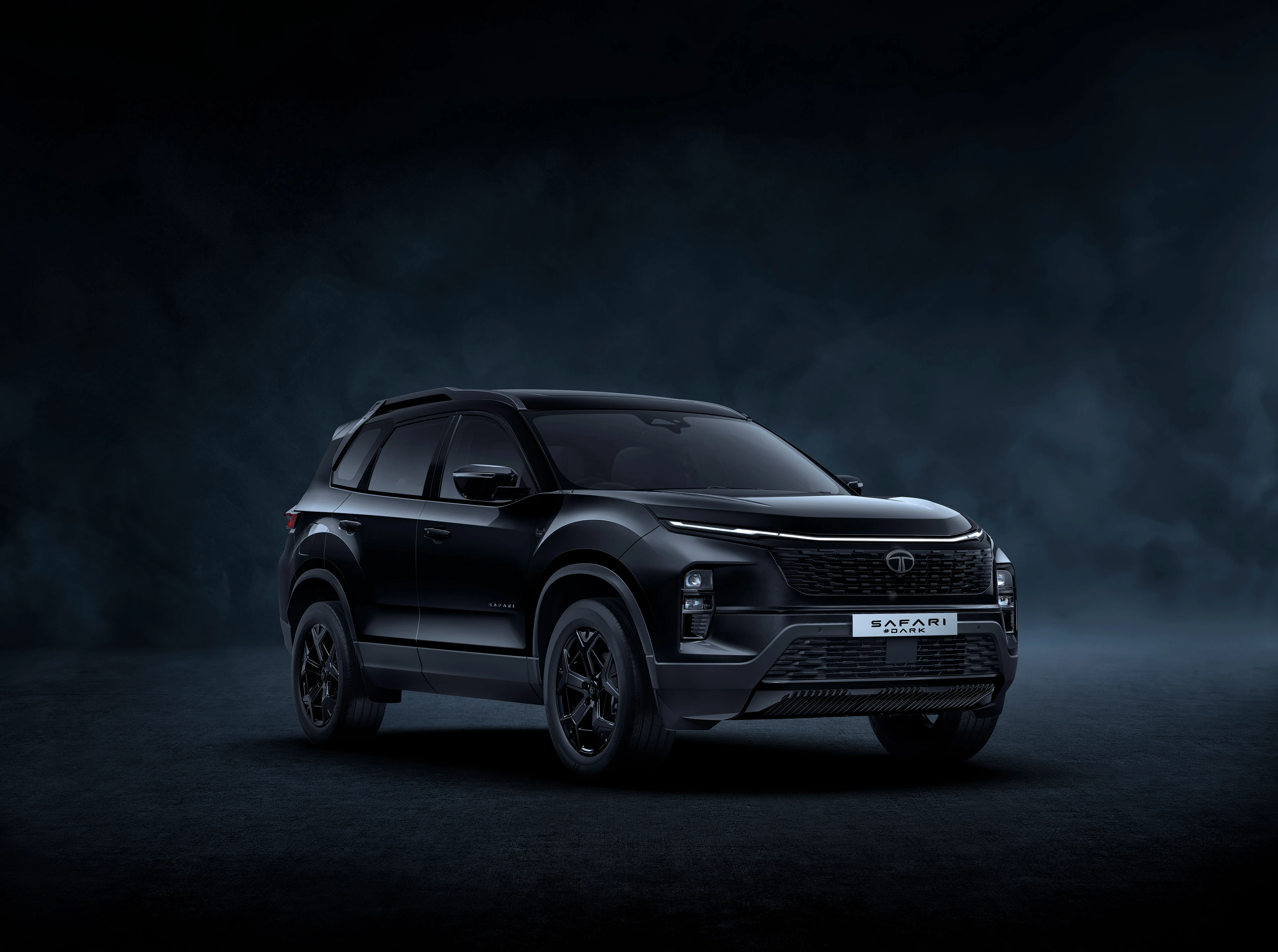 Safari #Dark: Front Three-Quarter