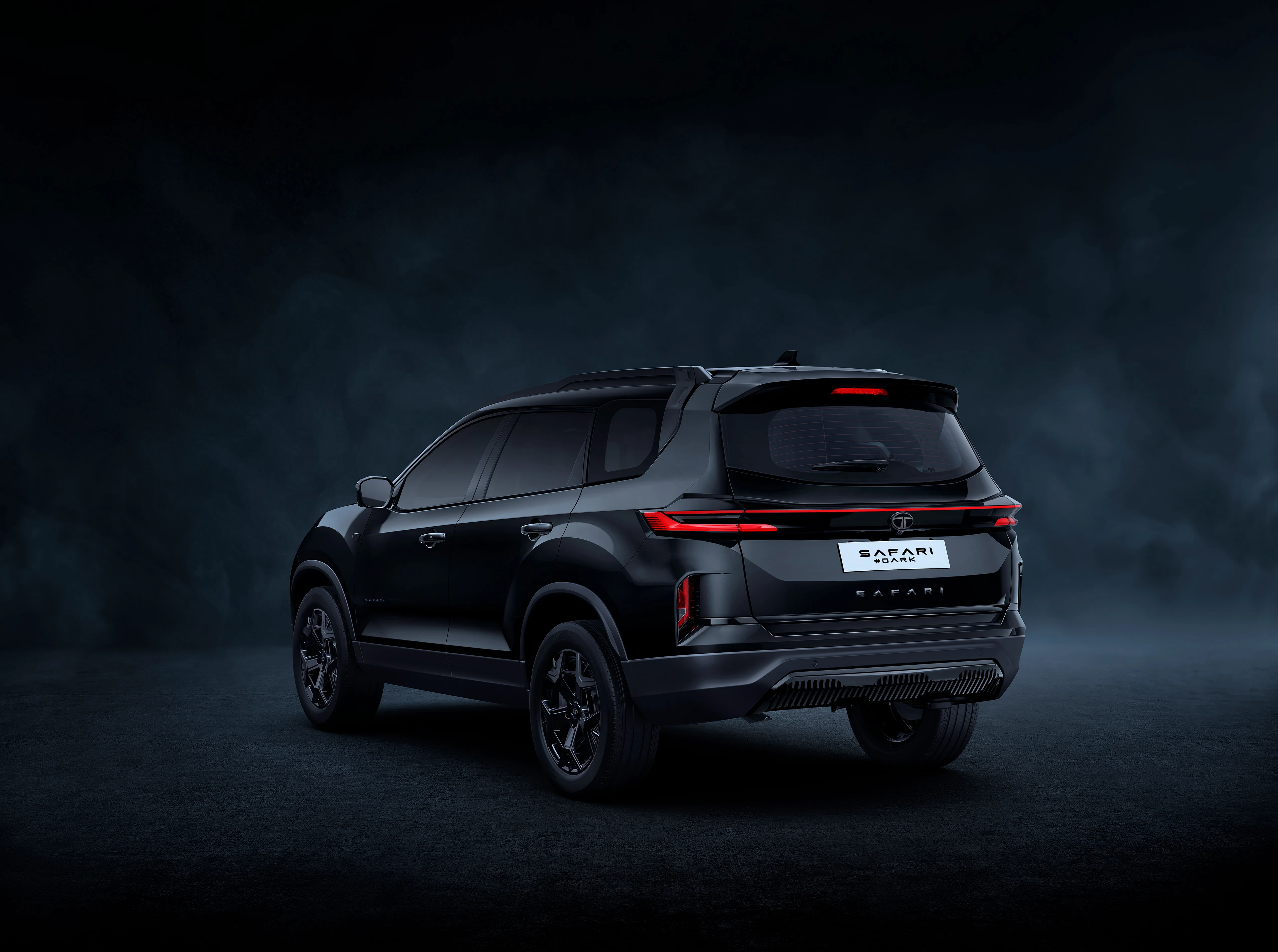 Safari #Dark: Rear Three-Quarter