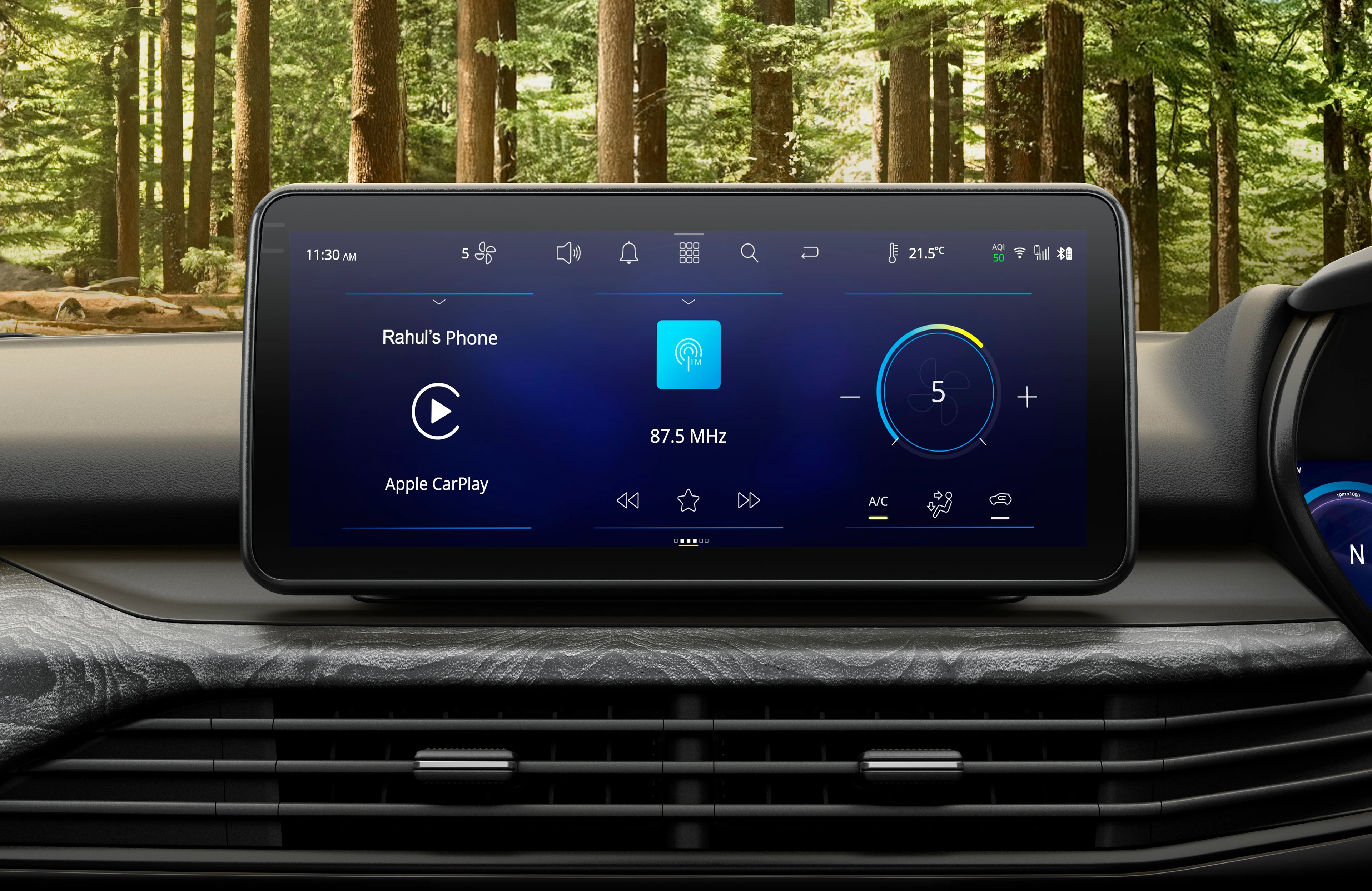 Touchscreen with Apple CarPlay