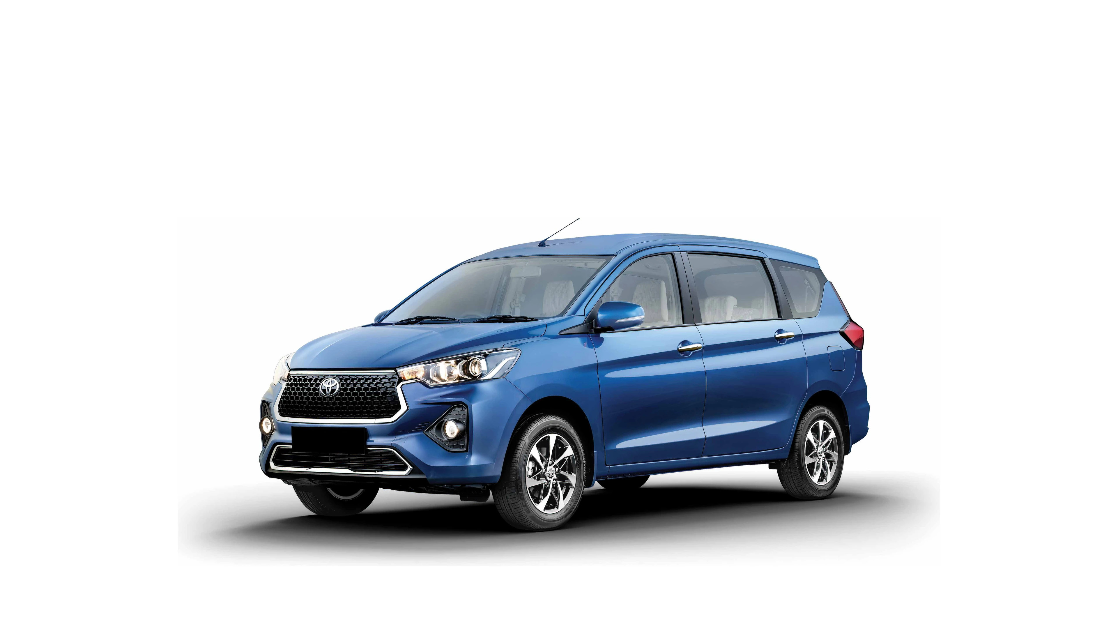 Front Three-Quarter (Studio)