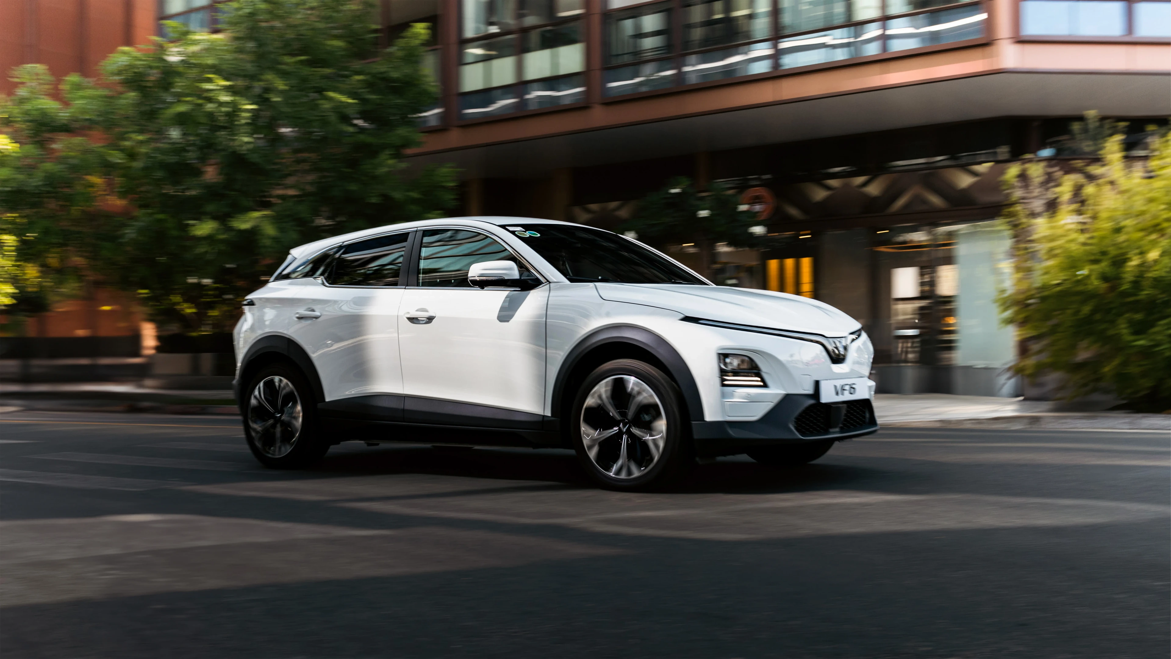 Front Right Three-Quarter View (Driving)