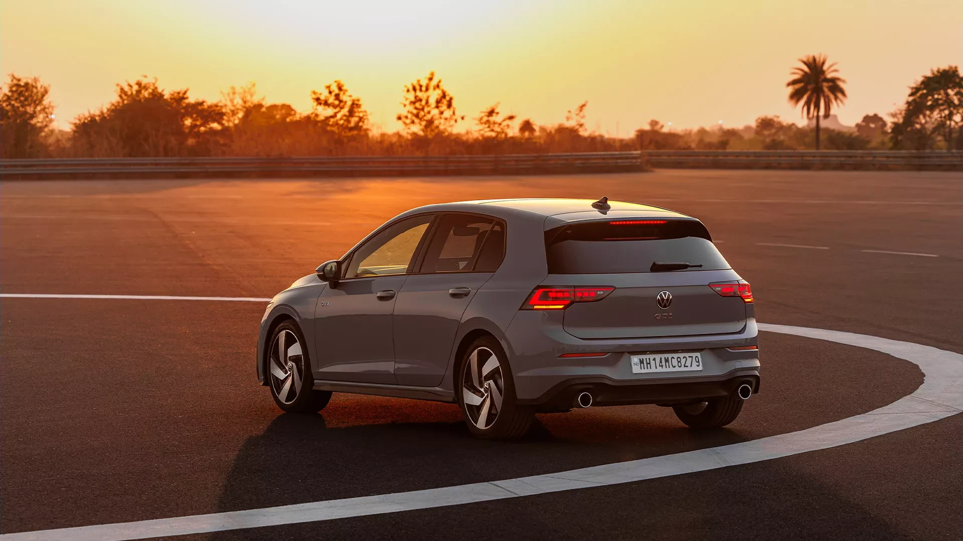 Rear Left Three-Quarter View (Sunset)