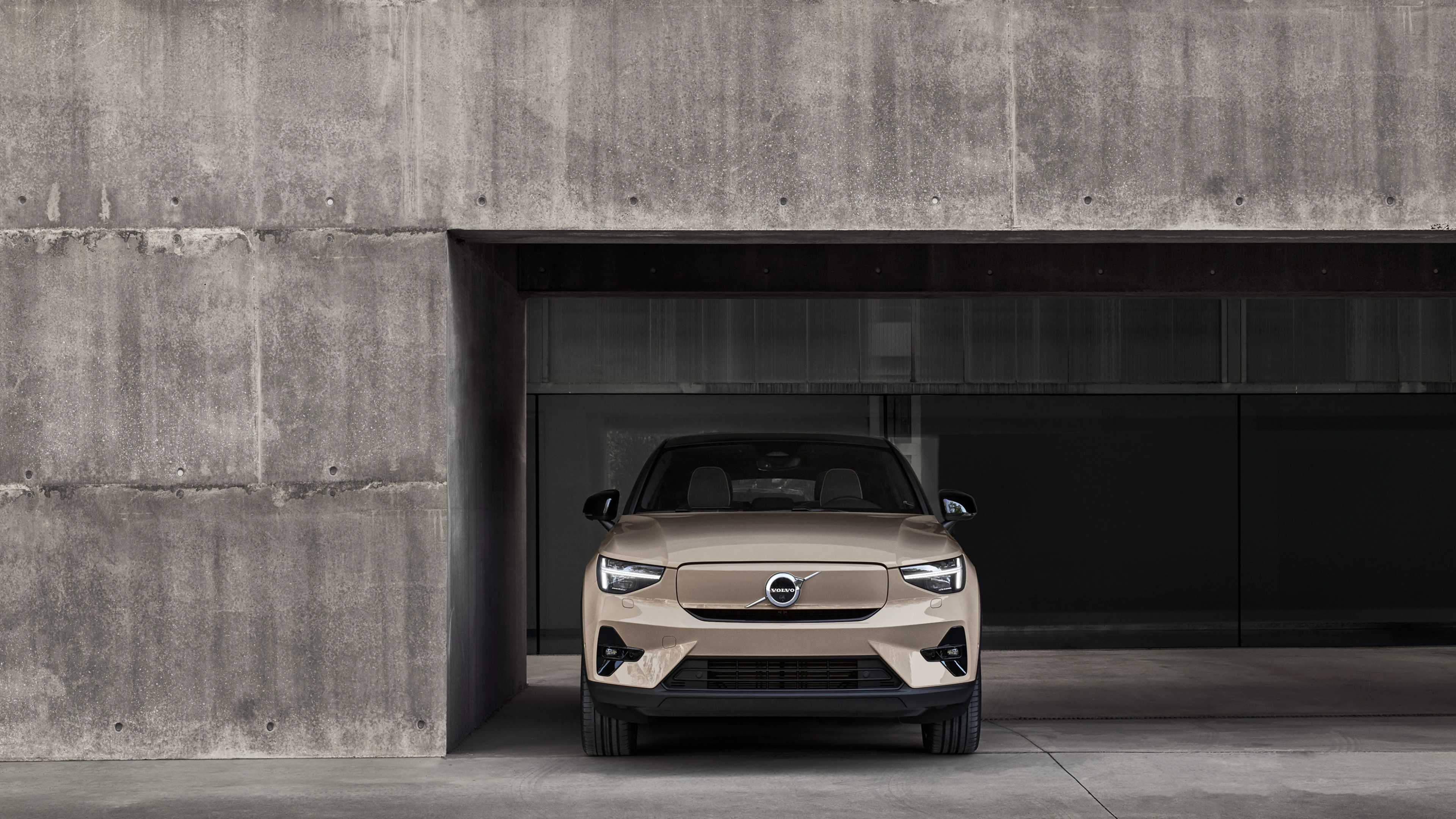 Front View (Garage)