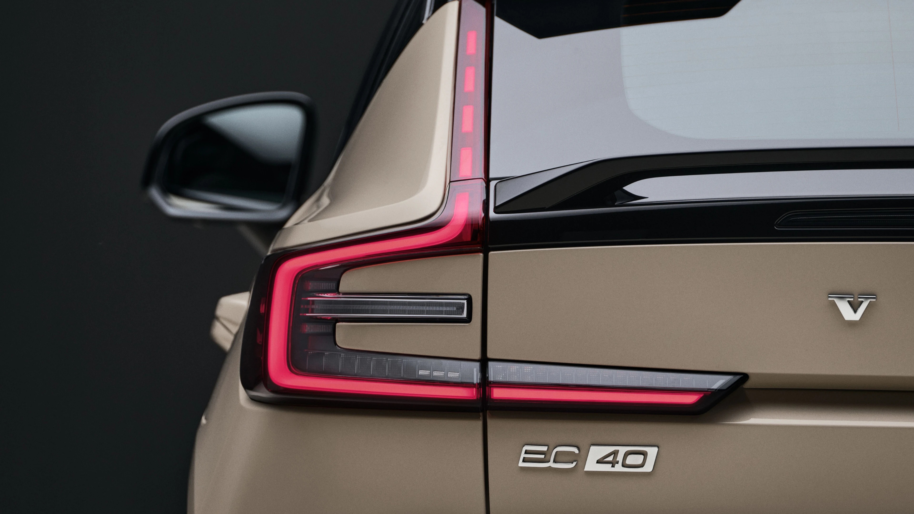LED Tail Lamp and EC40 Badge
