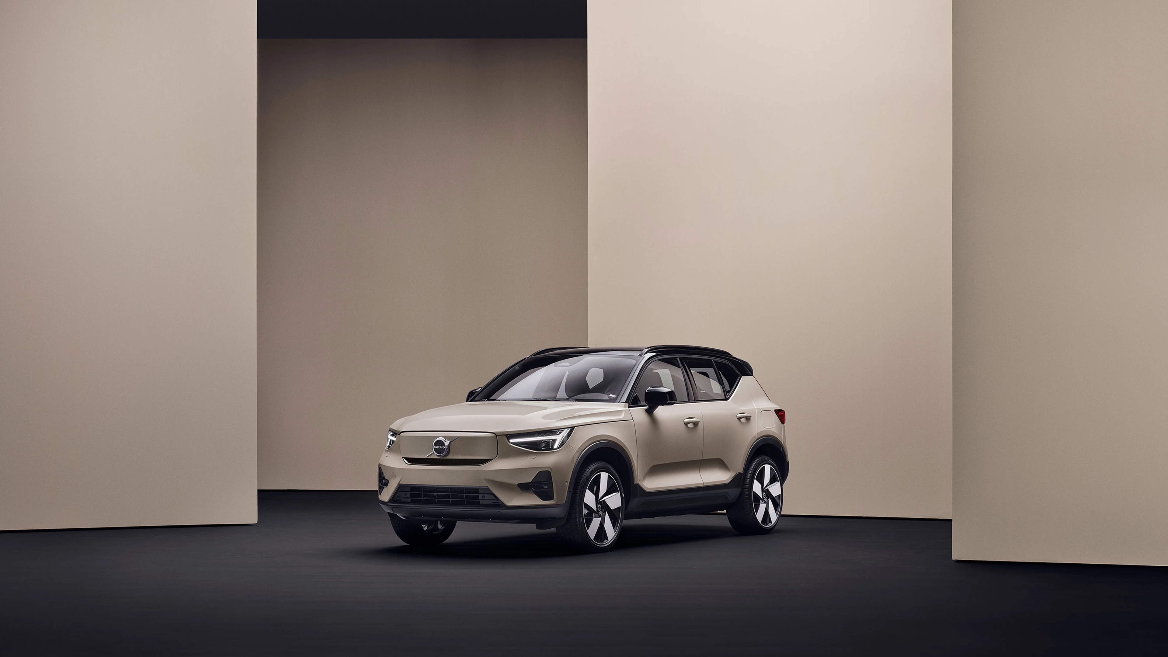 Front Left Three-Quarter View (Studio)