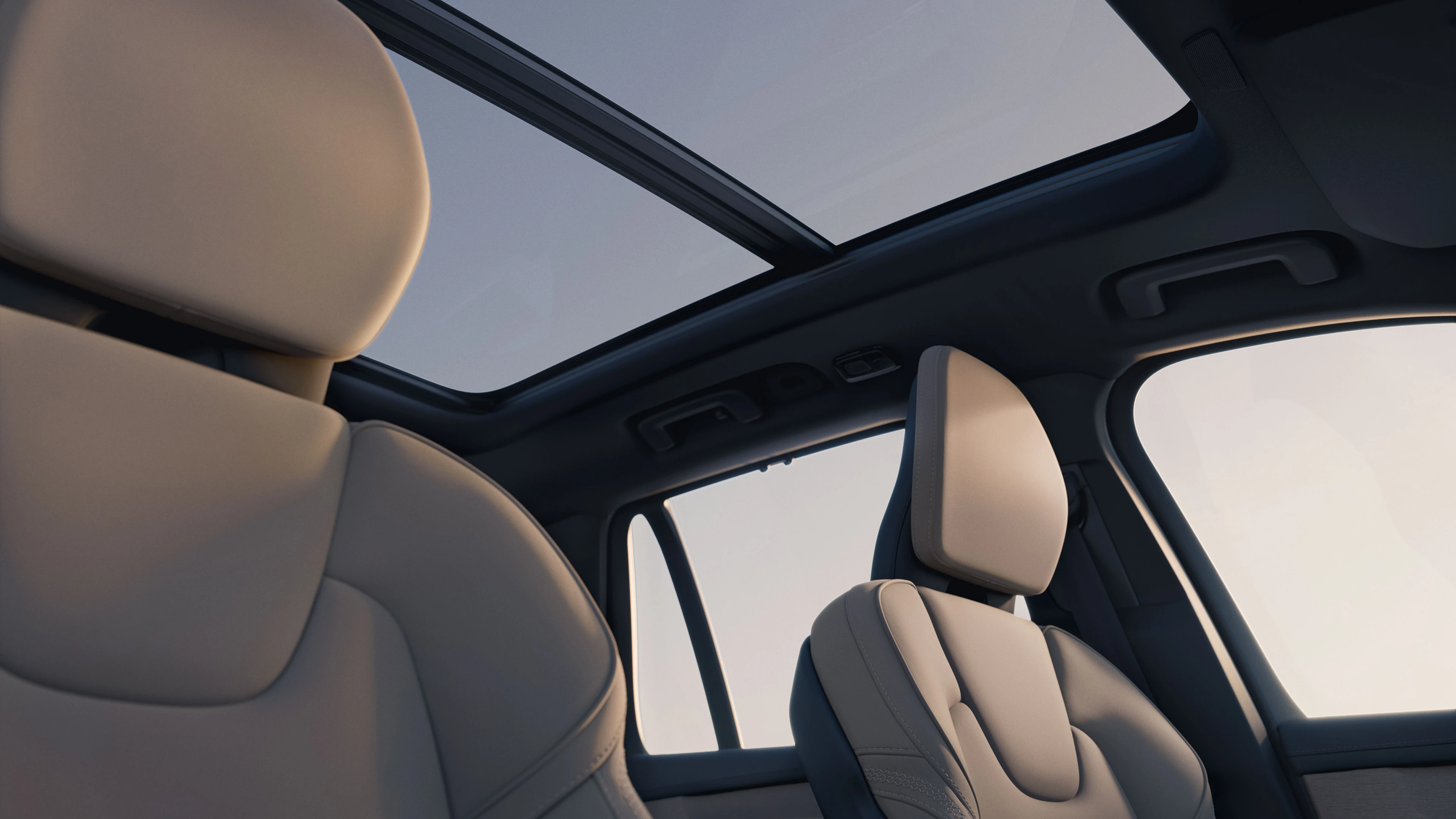 Front Seats and Panoramic Roof